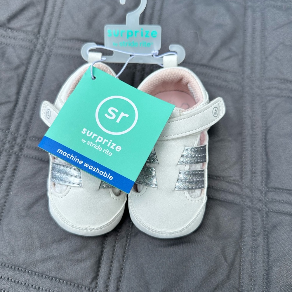 Baby’s white shoes by stride rite - Picture 3 of 6